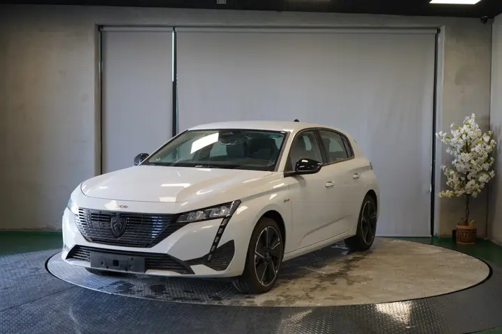 Peugeot e-308