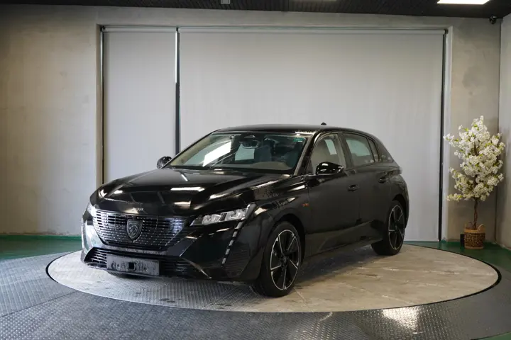 Peugeot e-308