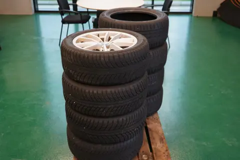 1 sæt BMW fælge med vinterdæk + 4 løse sommerdæk - palle nr 1