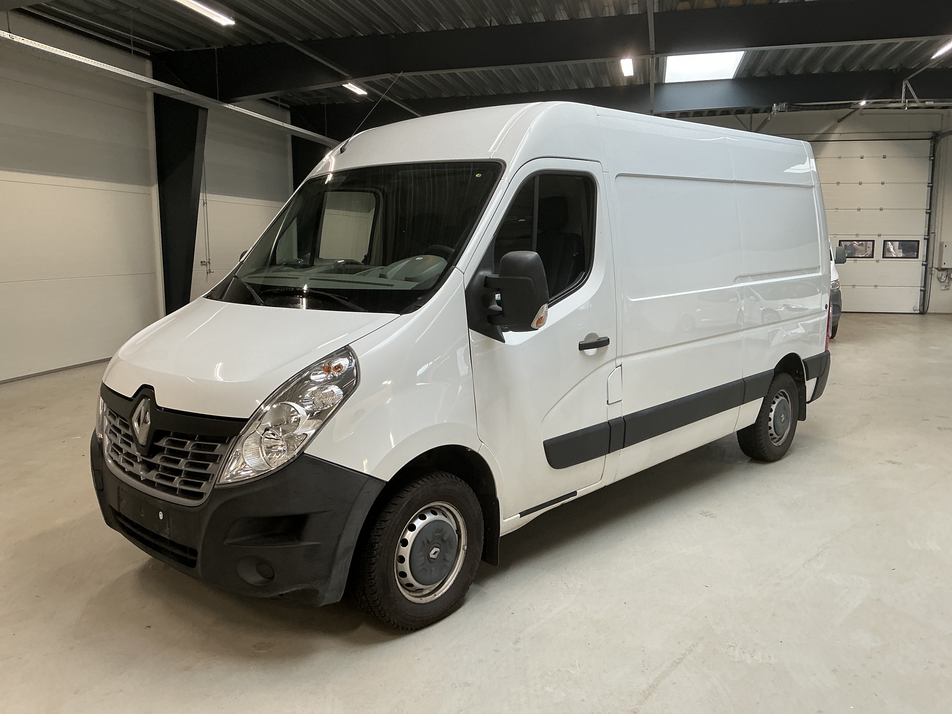 RENAULT MASTER 2.3 dCi 130 T33 L2H2 - KUN B2B