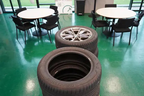 1 sæt BMW fælge med vinterdæk + 4 løse sommerdæk - palle nr 3