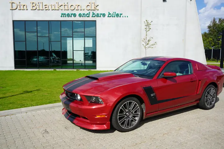 FORD MUSTANG