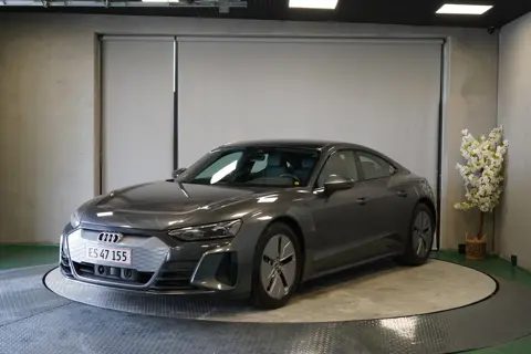 Audi E-Tron GT 476 HK 