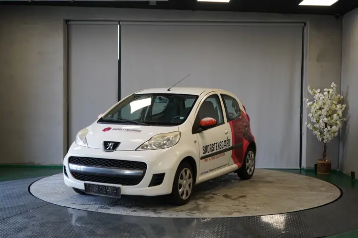 PEUGEOT 107